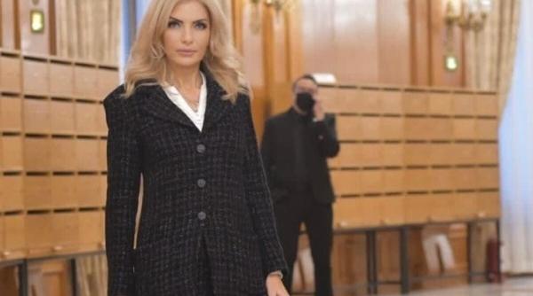 laura vicol nimeni sa nu creada ca romanii au fost uitati asta este doar propaganda menita sa ne dezbine