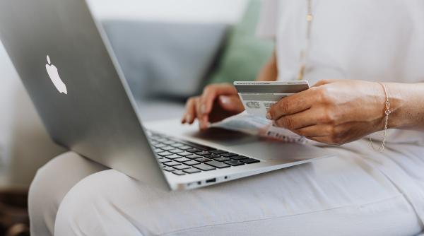 magazinele online au inregistrat un trafic in scadere de pana la 25prc in perioada 24 februarie 7 martie