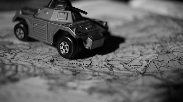 un oligarh rus se plange ca nu mai are menajera si sofer in timp ce ucraina e bombardata