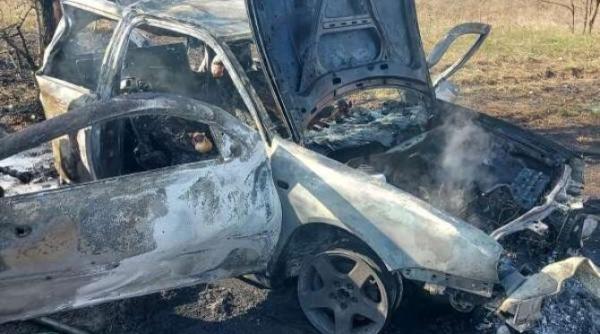 accident mortal in arad doua persoane au murit dupa ce masina lor a intrat intr un copac si a luat foc