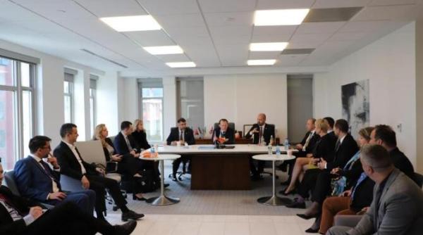 ce face florin citu in sua nu e singur iata cine l insoteste galerie foto