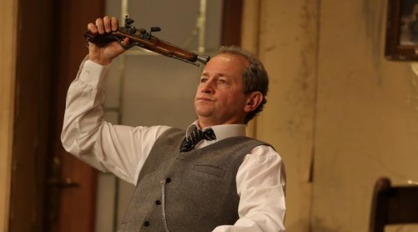 acuzatii de propaganda anti ue la teatrul national la spectacolul lui dan puric actrita ada gales revoltata ministrul romascanu plangere la politie si ancheta interna