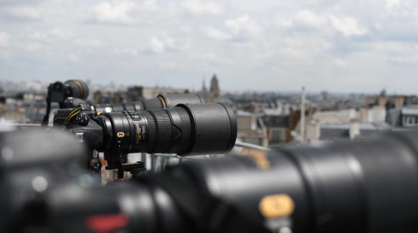 barbat impuscat de un politist in franta a doua noapte de violente si tensiuni la periferia parisului