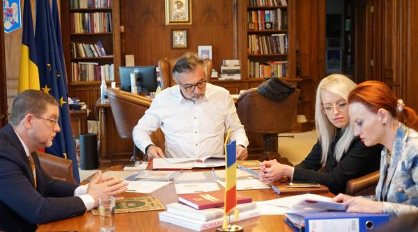 bulai motiune impotriva lui romascanu daca nu l demite pe directorul tnb ministrul sunt mai importante decat dorinta unuia sau a altuia