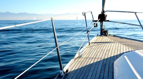 o ucraineanca a fost violata de doi indivizi pe un iaht cu refugiati din germania