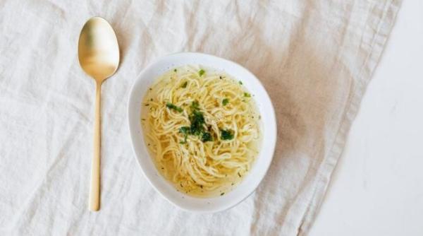 slabim cu ciorba salate si iaurt nu cu seminte branzeturi si mezeluri bilic stomacul nostru nu stie sa numere caloriile