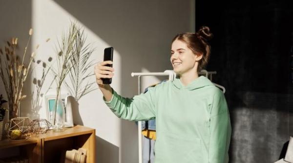 adolescentii afectati de uzul social media