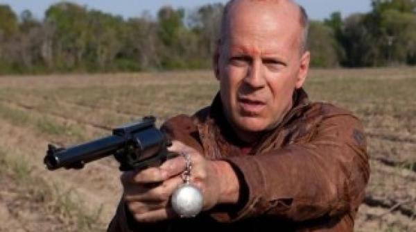 bruce willis renunta la actorie din cauza unei boli necrutatoare care ii afecteaza creierul
