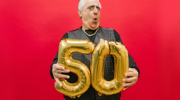 sindromul peter pan cum trecem peste criza varstei de 50 de ani