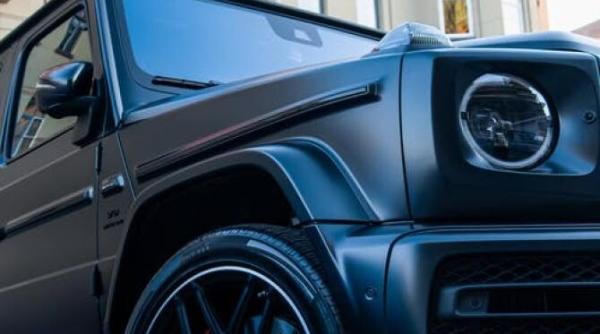 activisti ecologisti se lauda ca au dezumflat cauciucurile a 2 000 de suv uri in marea britanie pentru a salva planeta