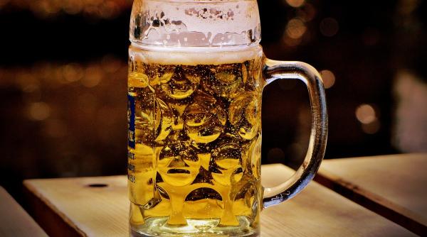 vesti triste pentru fanii halbelor cu guler alb berea imbatraneste creierul