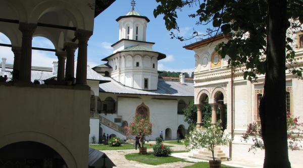 calendar crestin ortodox sarbatoare 5 aprilie 2022 cui trebuie sa i spui astazi la multi ani