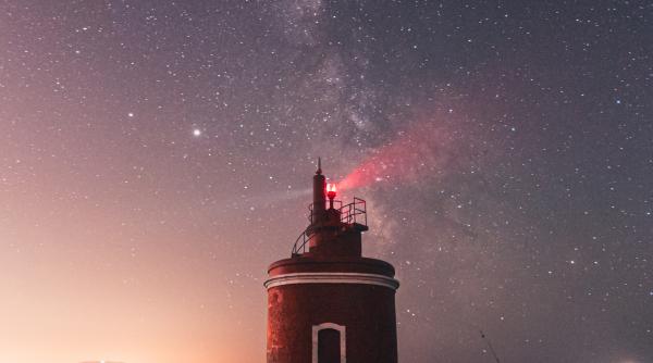 semnal in spatiu avertismentul lui stephen hawking ignorat extraterestrii daca exista ar putea sa nu ne vada decat ca pe niste bacterii