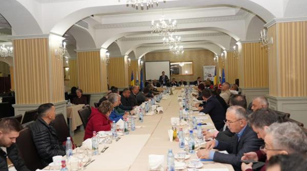 corneliu stefan intalnire cu reprezentantii filialei dambovitene a asociatiei comunelor din romania