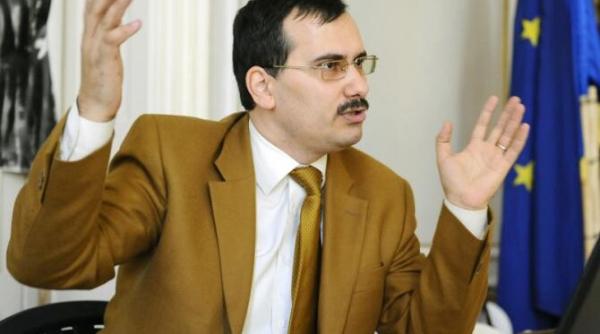 surse bogdan draghici presedintele t a t a ar fi fost la volanul masinii care a intrat in gardul ambasadei rusiei ce postase cu o zi inainte si eu sunt ucrainean