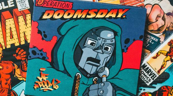 exemplar al revistei de benzi desenate captain america comics no 1 vandut cu 3 1 milioane de dolari