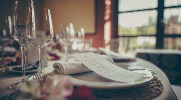 meniu fara preturi pentru femei galanterie sau sexism voalat