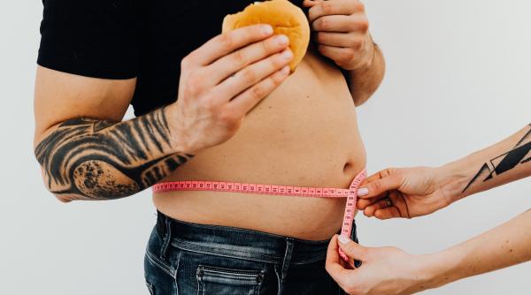 tine ti talia la mai putin de jumatate din inaltime spune ghidul