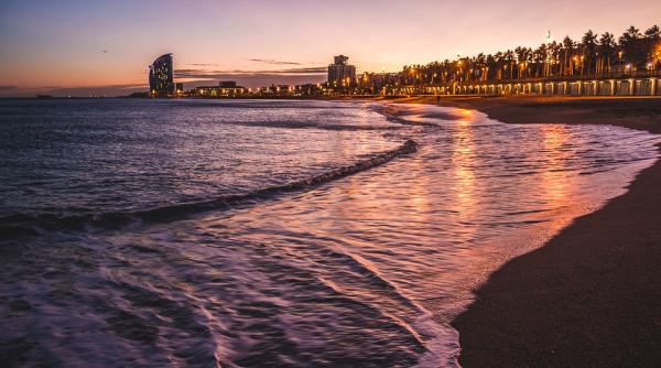 barcelona va interzice fumatul pe plaje