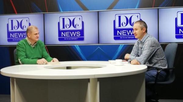 de ce citim despre literatura si politica ii