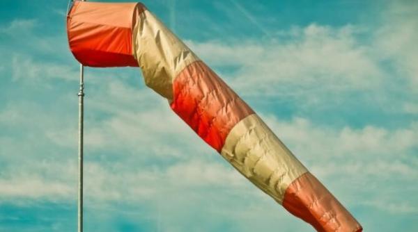 vant puternic in mai multe judete din romania prognoza meteo pentru capitala