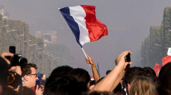 avertisment din parlamentul european o potentiala victorie a doamnei le pen in franta ar fi o problema grava pentru europa