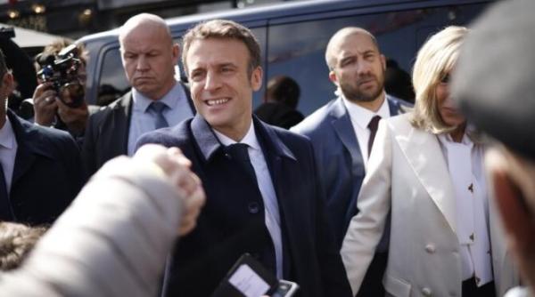 macron cere alegatorilor sa il voteze in turul doi dar se opune guvernului de coalitie