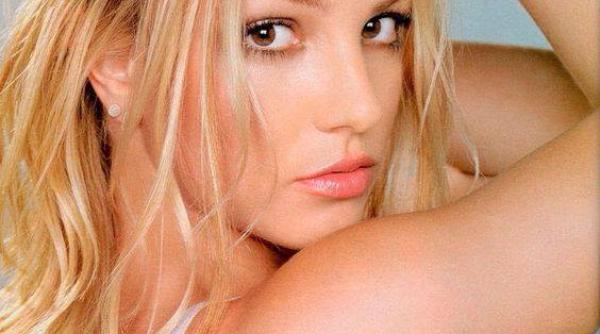 britney spears a anuntat ca a inceput sa isi scrie autobiografia