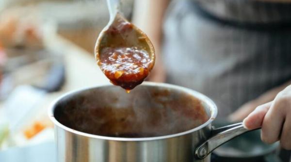 cum cureti o cratita de inox arsa fara mari batai de cap