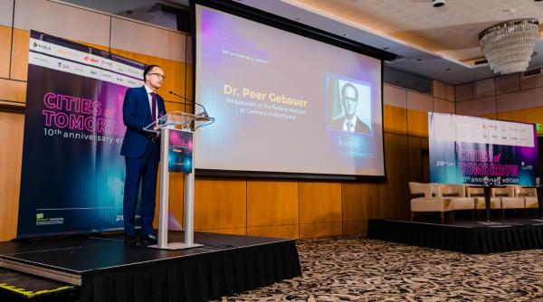 orasele viitorului nicusor dan anunta investitii mari de infrastructura tren metropolitan electrificarea transportului si achizitia de autobuze electrice