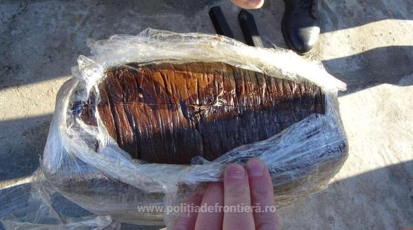 zeci de kilograme de opiu ascunse in doua gratare metalice oprite la vama