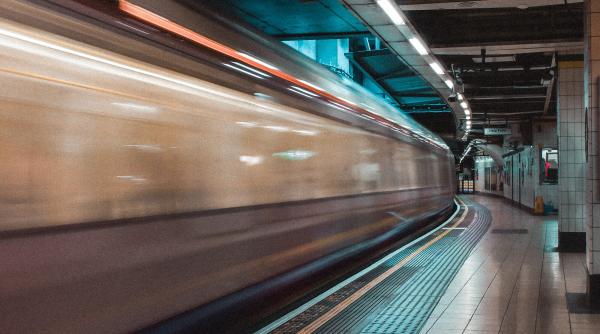 impuscaturi la metrou in new york politia cauta o persoana care ar fi avut legatura cu atacul