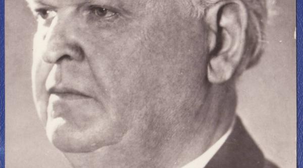 una frumoasa si alta odioasa daniel cristea enache despre fazele lui sadoveanu in politica