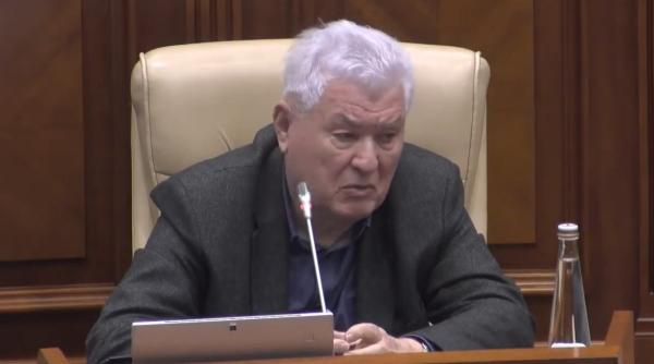 moment netraditional in parlamentul republicii moldova pro rusul voronin a inceput sa cante in limba rusa video