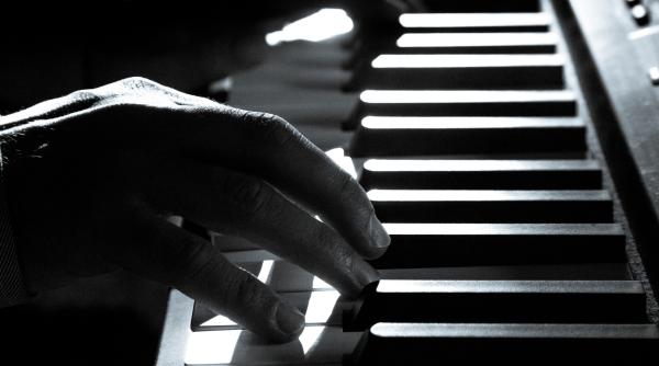 politia din moscova a oprit interpretarea unor cantece ale unui compozitor ucrainean video