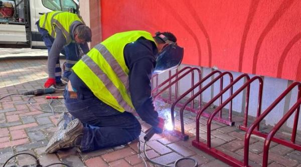 programul eco ride scolile si liceele din sectorul 3 vor avea rasteluri pentru biciclete si trotinete