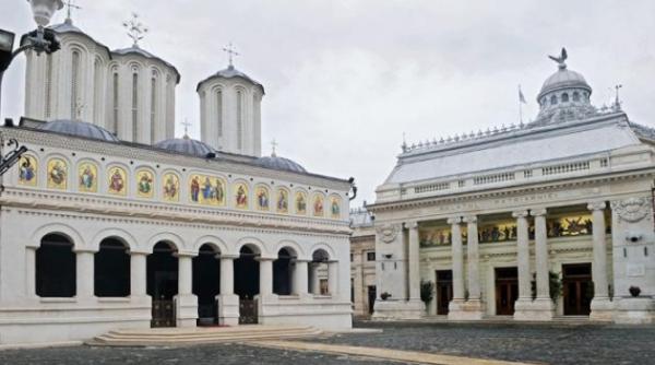 programul liturgic de pasti la catedrala patriarhala de la duminica floriilor pana la izvorul tamaduirii