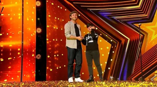 alexandra croitoru romanii au talent este insarcinata la 15 ani si are 16 frati si surori