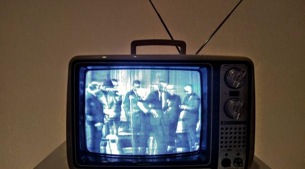 va disparea televiziunea are sanse online ul sa bata tv ul bulai televiziunea nu e vlogul lui nea vasile el poate sa zica ca s a intalnit cu un martian si nu raspunde in fata cna