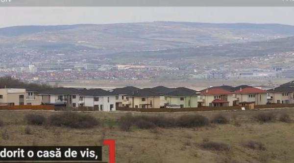 visul american de langa cluj pericol de prabusire case la 100 000 de euro construite pe un teren instabil care crapa