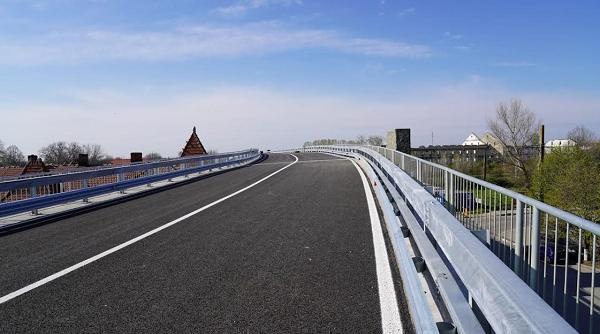 asteptarea a luat sfarsit se reia circulatia pe podul peste calea ferata din orasul gaesti