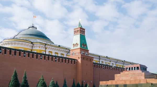 sua noi sanctiuni impotriva rusiei sunt vizati si mihail zadornov si ksenia yudaeva cine sunt cei doi