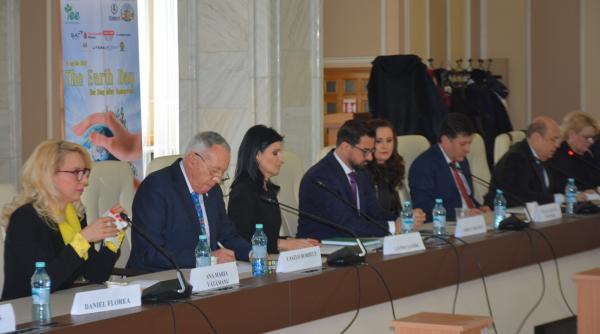 ziua pamantului 2022 manifestare in timpul furtunii perfecte criza energetica si razboi in ucraina