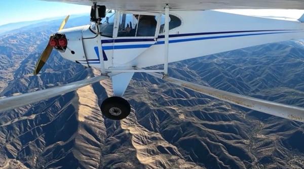 video viral un youtuber si a prabusit intentionat avionul in munti