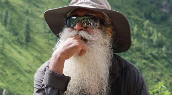 yoghinul sadhguru la bucuresti valcu daca esti o greta cu barba mai batrana nu rezolvi nimic ne invadeaza importurile pana si la guru