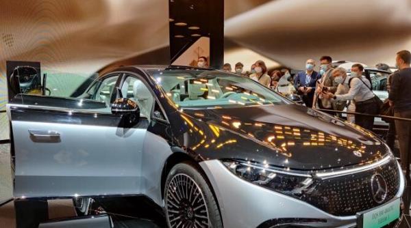 noul eos electric de la mercedes luxul pe patru roti