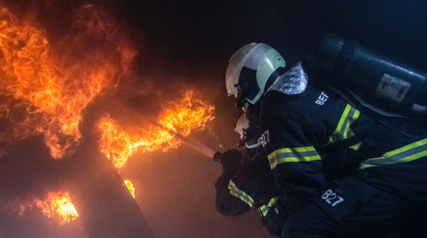 incendiu la o cabana din sinaia in prima zi de pasti 15 persoane evacuate