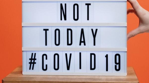 directorul oms spune ca suntem din ce in ce mai orbi la transmiterea covid 19