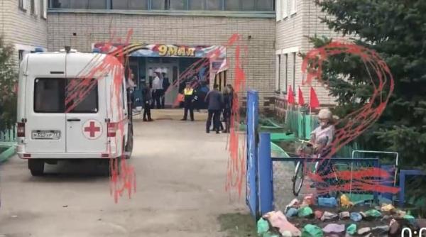 un barbat a impuscat mortal doi copii si o dadaca intr o gradinita din rusia video