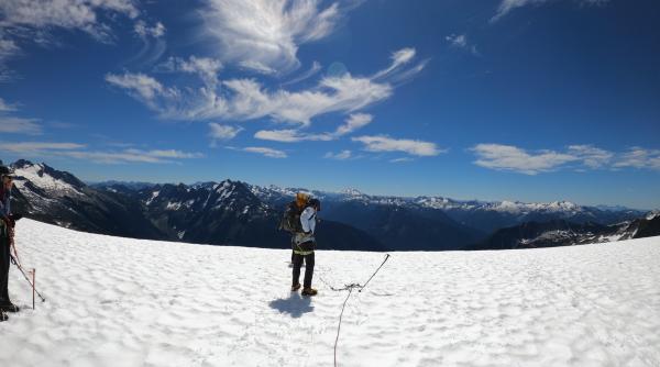 interventie salvamont o turista a ramas desculta in zapada de un metru dupa ce s a echipat cu ghetute de strada foto